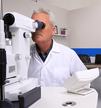 firstclass_w206 (1) a doctor using SLT